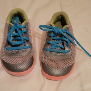 Girls Gray/Pink Mesh Under Armour Shoes. Size 9K